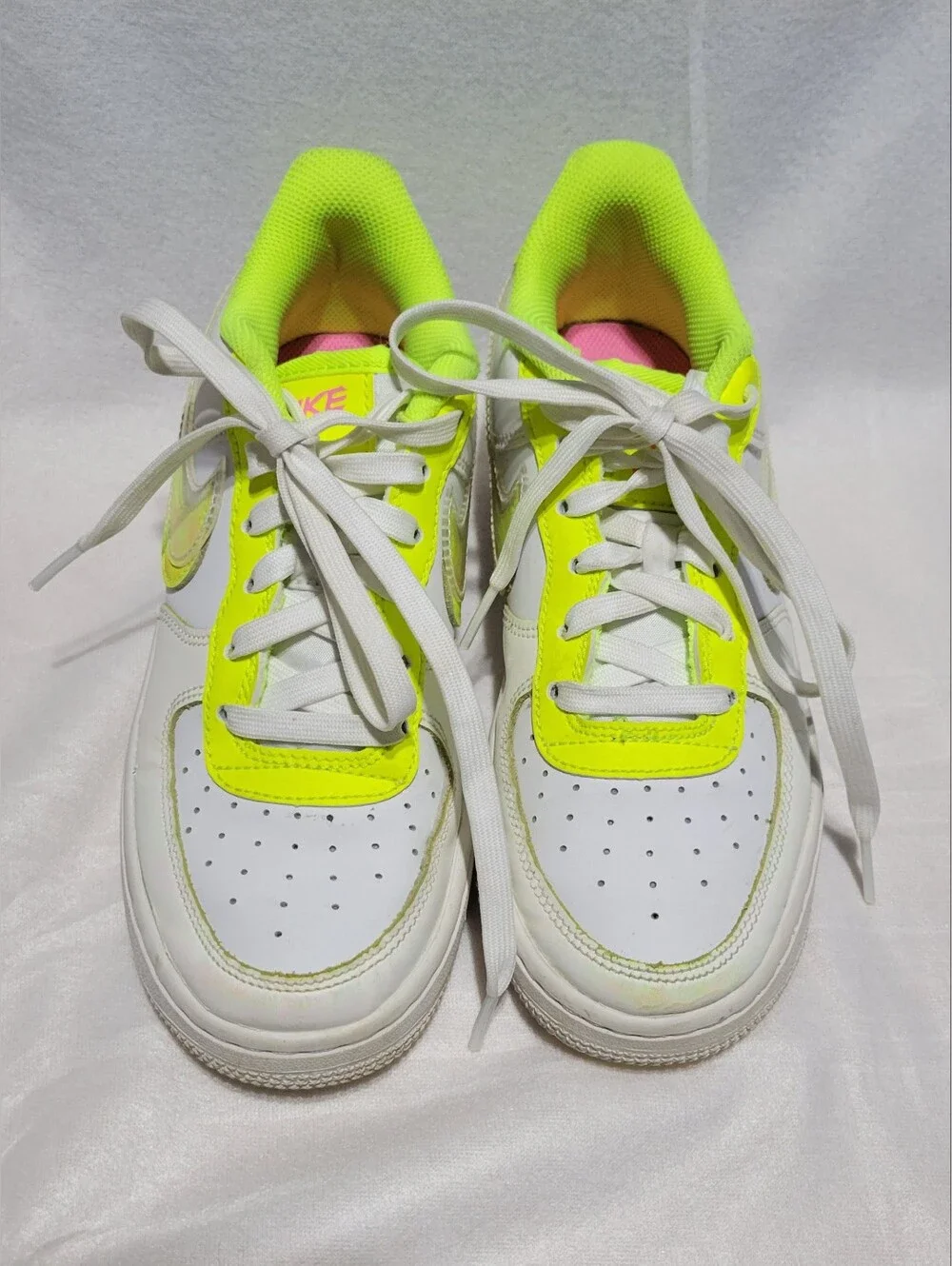 NIKE Air Force 1 LOW White Volt Sz Youth 3.5 No Box